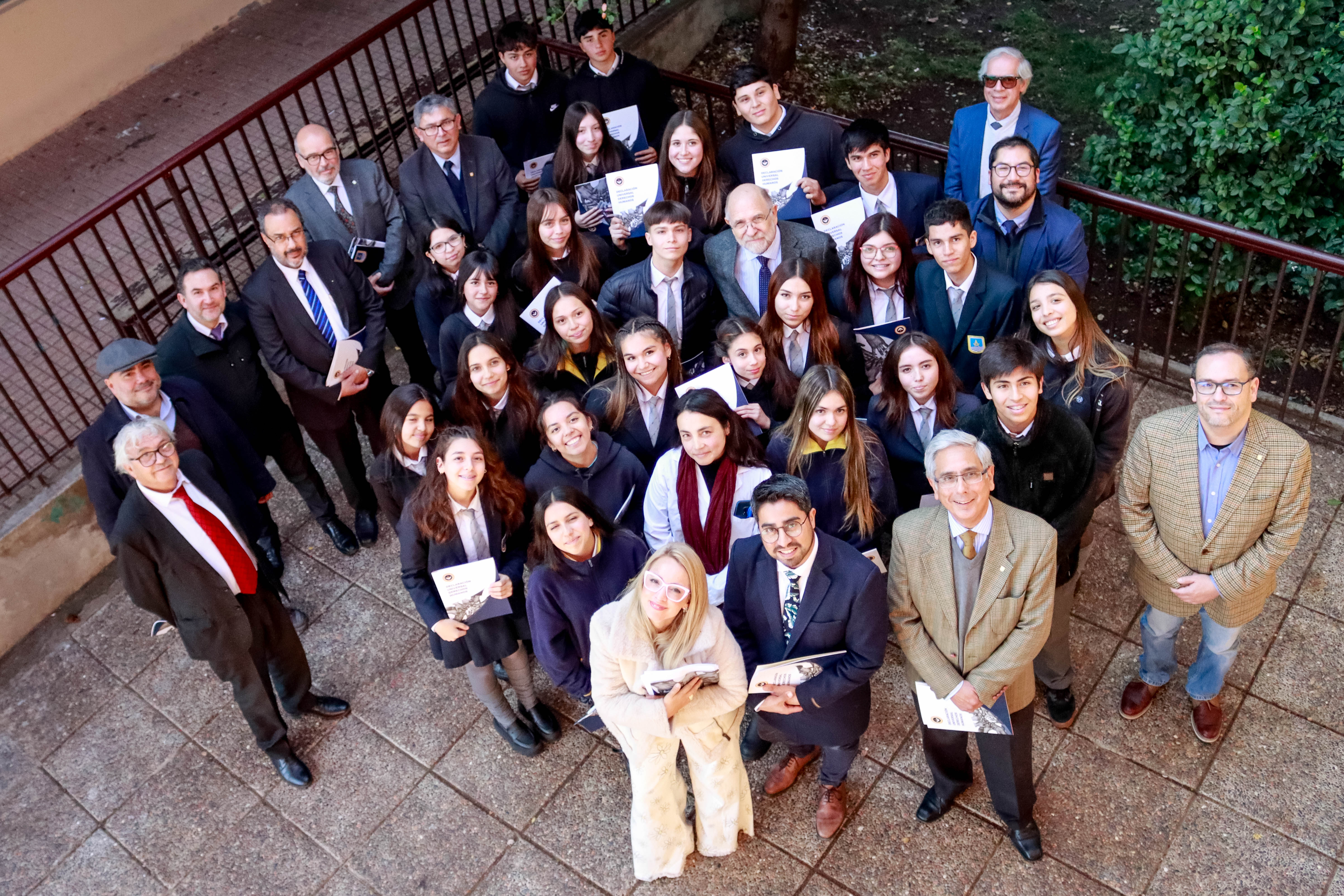 EN INTERESANTE CONVERSATORIO GRAN MAESTRO DE LA GRAN LOGIA DE CHILE COMPARTIÓ CON ESTUDIANTES