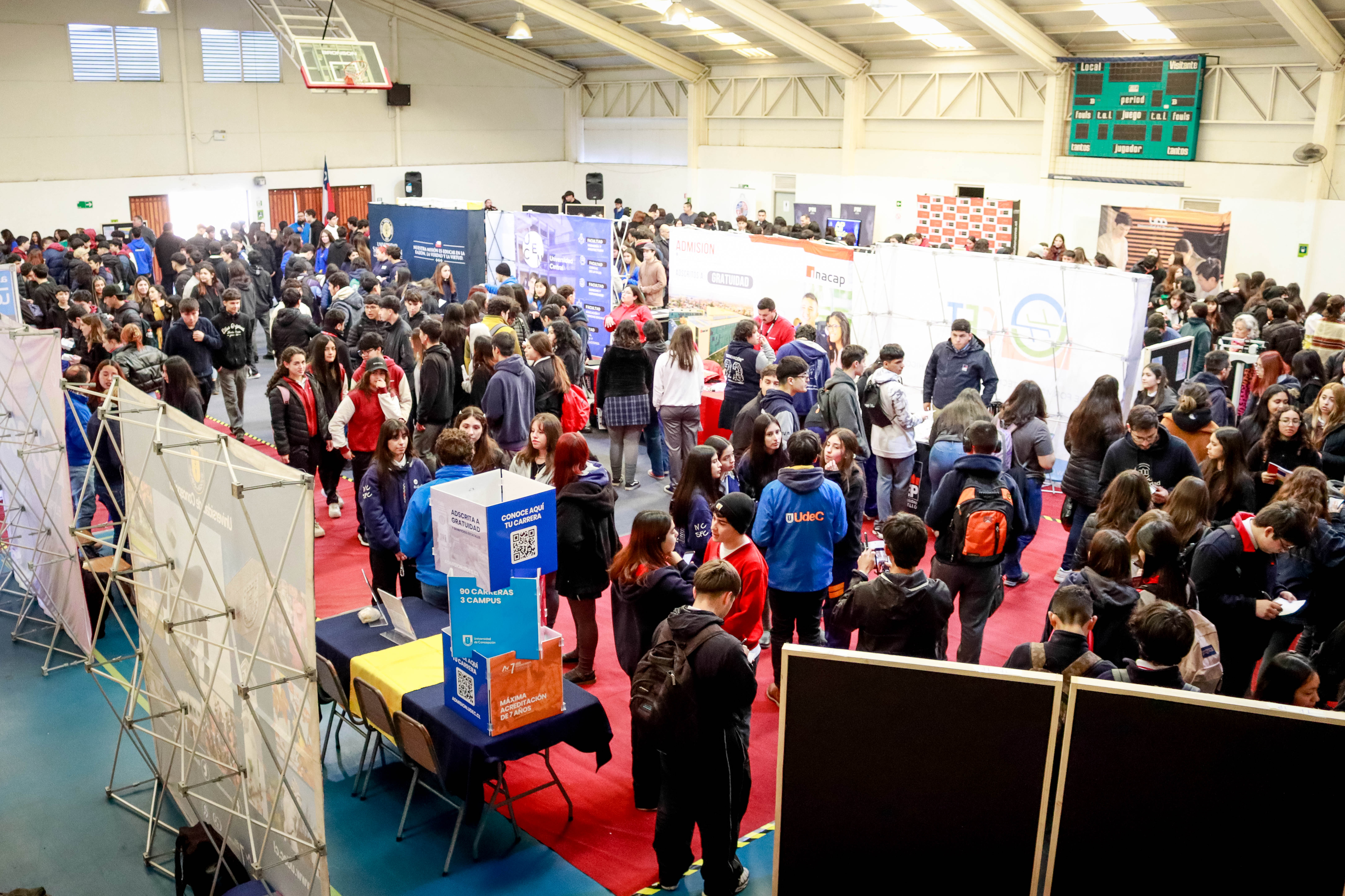 CIENTOS DE ESTUDIANTES VISITARON LA FERIA DE EDUCACIÓN SUPERIOR SAN FERNANDO COLLEGE 2023