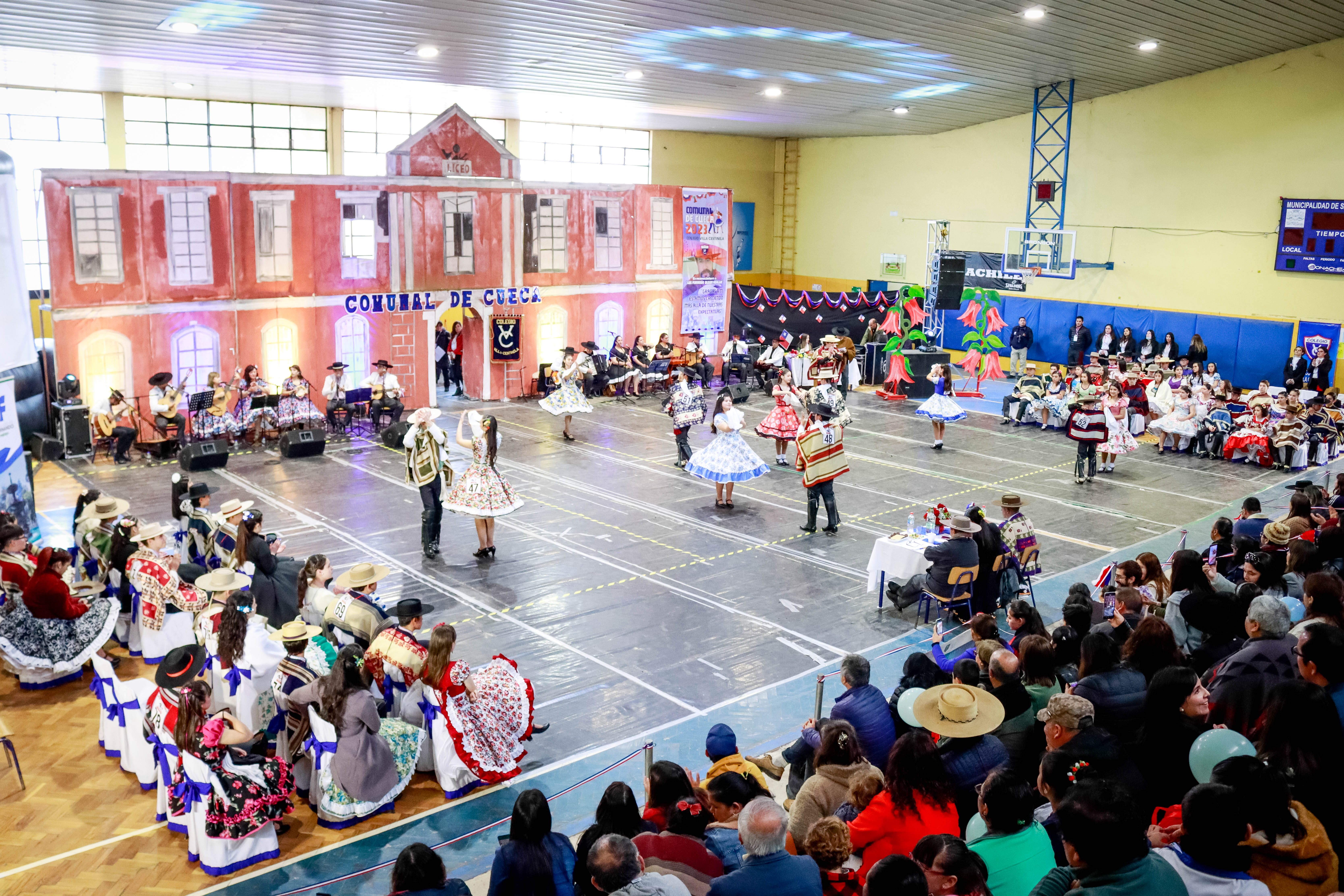 EXTRAORDINARIA PARTICIPACIÓN DE ESTUDIANTES DEL SAN FERNANDO COLLEGE EN COMUNAL DE CUECA ESCOLAR