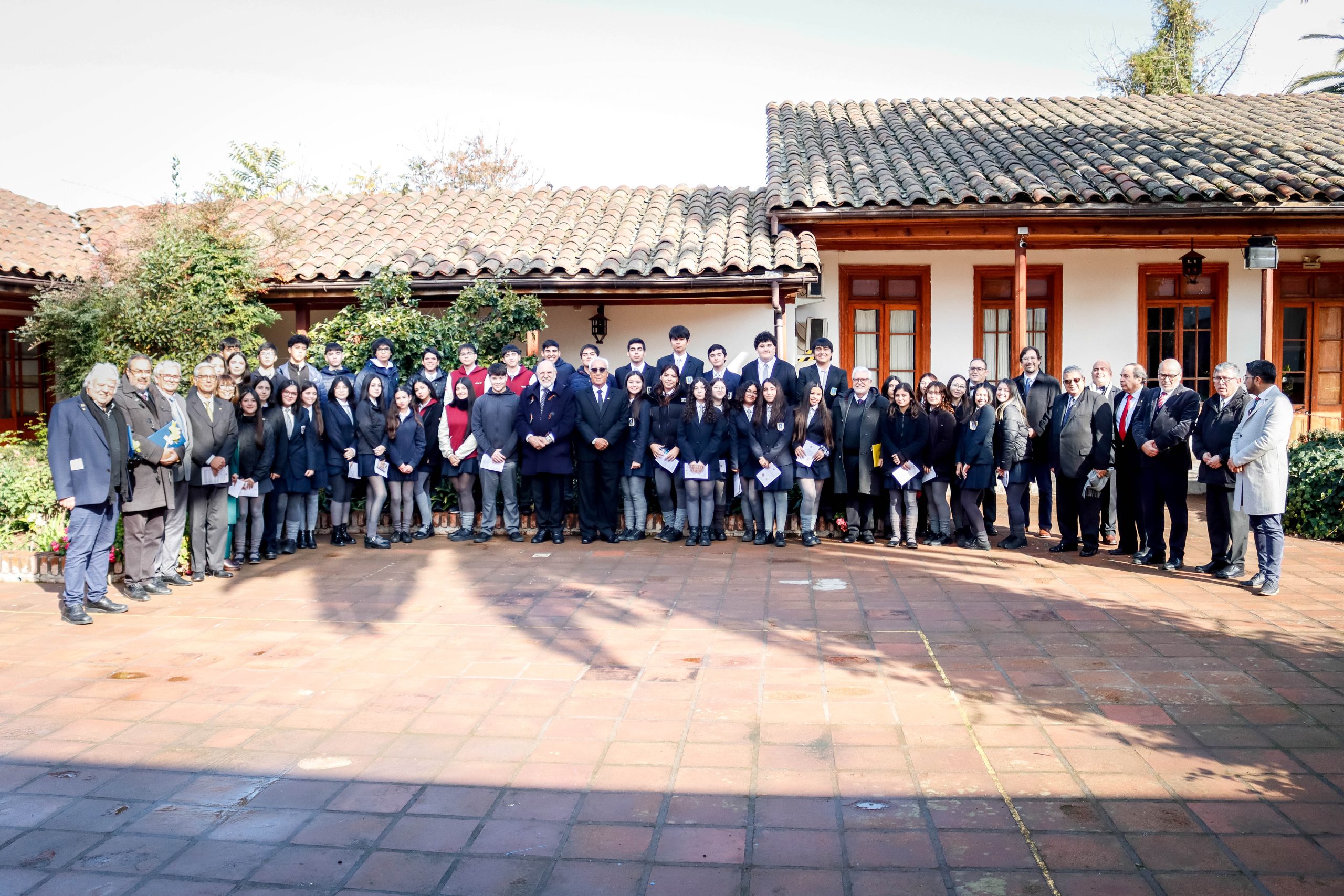 GRANDES MAESTROS DE CHILE Y PERÚ COMPARTEN PRINCIPIOS MASÓNICOS CON ALUMNOS