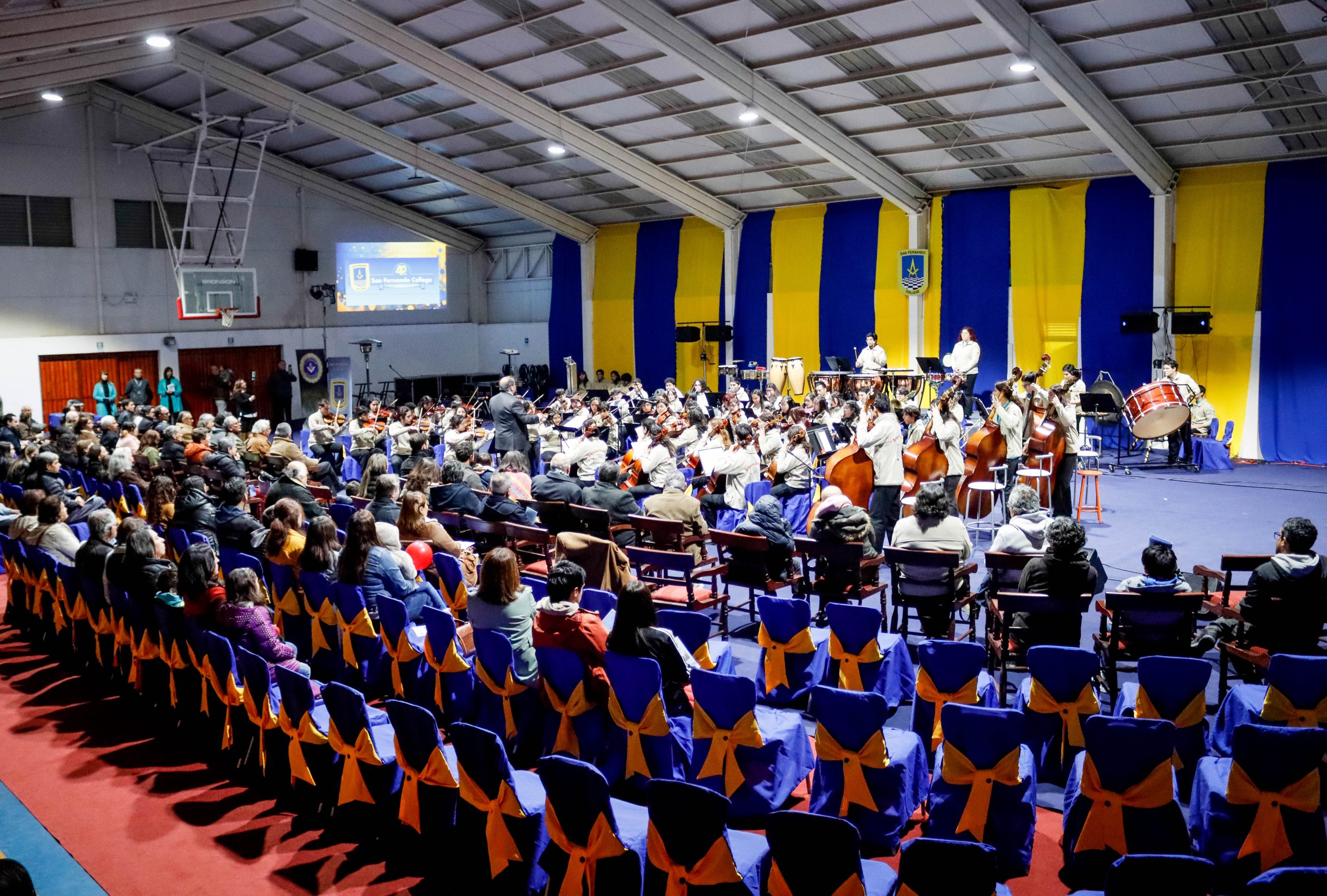 ORQUESTA SINFÓNICA DEL LICEO OSCAR CASTRO SE LLEVA TODOS LOS APLAUSOS EN CONCIERTO DE GALA